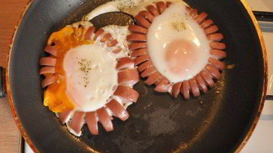весенняя яичница с сосисками