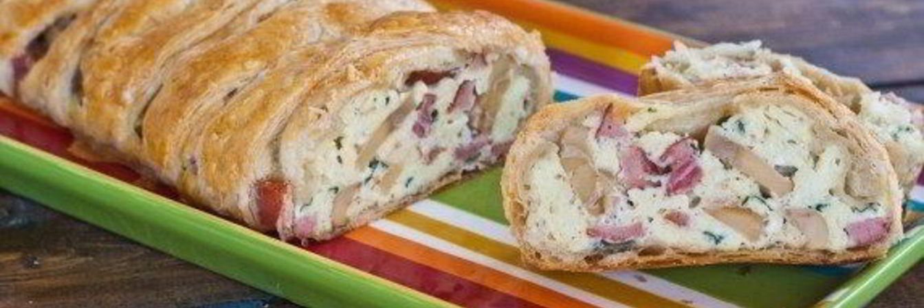 Яичница-болтунья в слоеном тесте