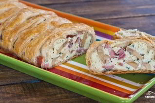 Яичница-болтунья в слоеном тесте