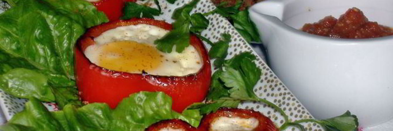 Яичница-глазунья в сладких перцах