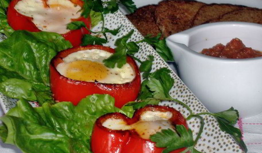 Рецепт яичницы-глазуньи в сладких перцах