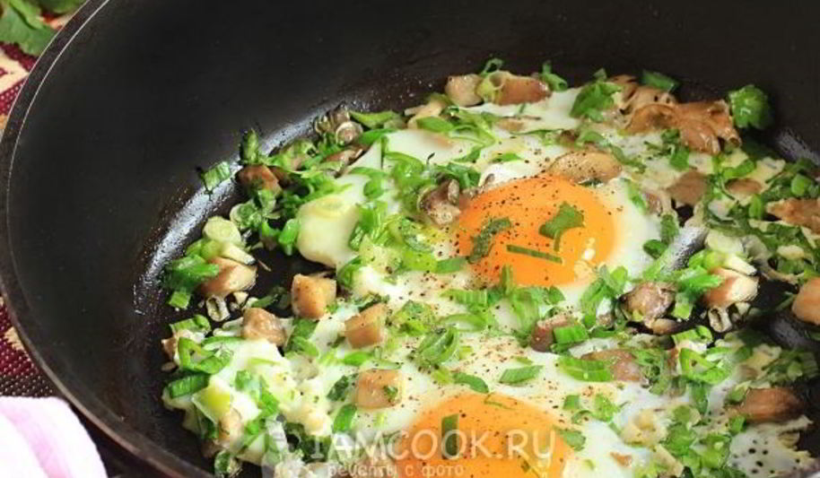 Рецепт яичницы с грибами