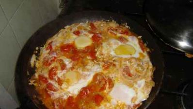 яичница с помидорами