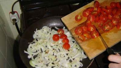 яичница с помидорами