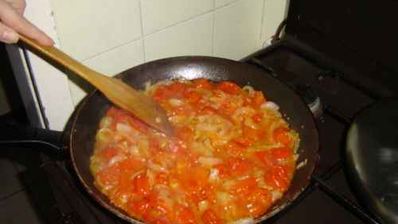 яичница с помидорами