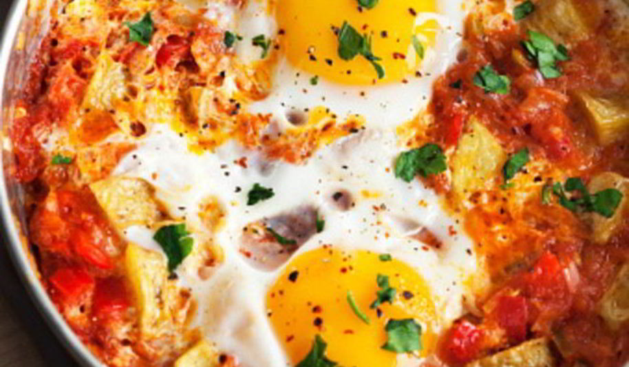 Рецепт яичницы с колбасоя и сырома