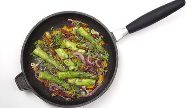 яичница со спаржей