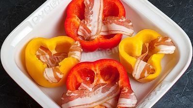 яичница в половинках перца