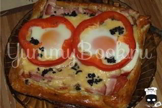 Яичница в слоеном тесте