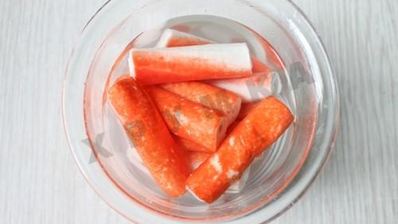 закуска из фаршированных крабовых палочек
