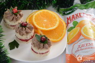 Закуска с паштетом и клюквенным чатни