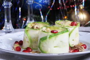 Рулетики из цукини с жульеном