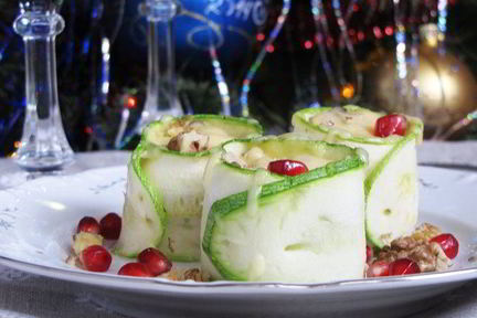 Рулетики из цукини с жульеном