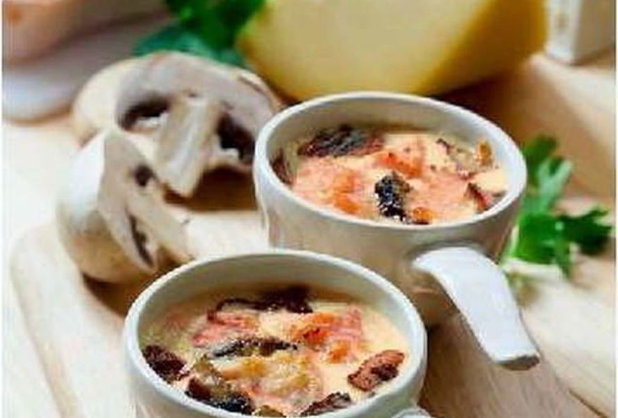 Румяный жюльен с рыбой