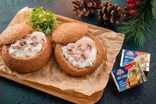 Сытный мясной жульен в булочке