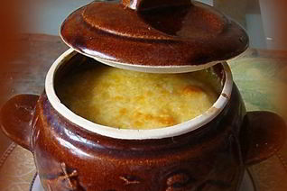 Жульен на молоке с курицей и грибами в горшочках