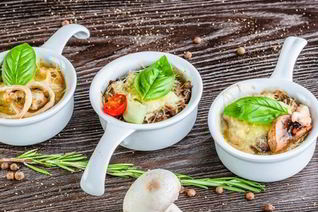 Жюльен из кальмаров с сыром и грибами