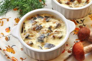 Жюльен из курицы в горшочках