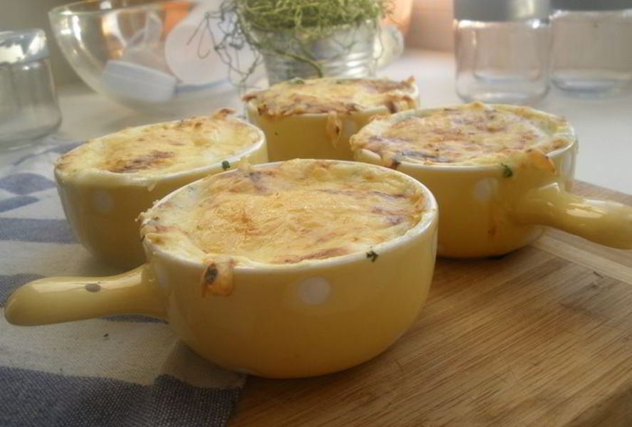 Жюльен с курицей и шпинатом